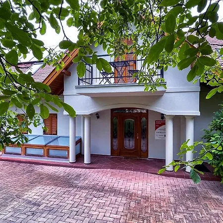 Guest house Ozkut Apartmanhaz