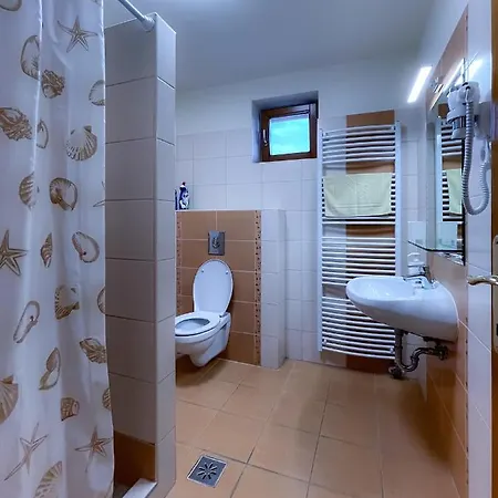 Ozkut Apartmanhaz Πανσιόν