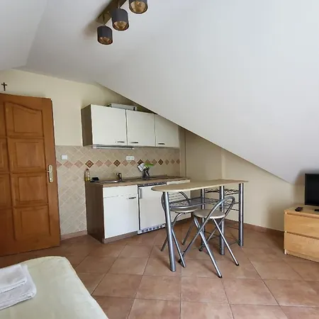 Ozkut Apartmanhaz Guest house Olmod